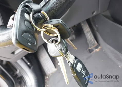 2013 Hyundai Elantra Limited z USA, uszkodzony, nr VIN 5NPDH4AE5DH300444